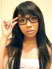Neat mulatto cutie posing in hot pictures