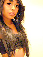 Neat mulatto cutie posing in hot pictures