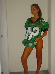 Slender hottie posing for the camera