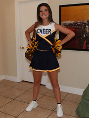 Hot cheerleader outfit round but blowj job in bed