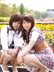 Hotties Rimu Endo and Ueno Misaki showing off