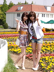 Hotties Rimu Endo and Ueno Misaki showing off