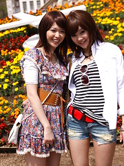 Hotties Rimu Endo and Ueno Misaki showing off